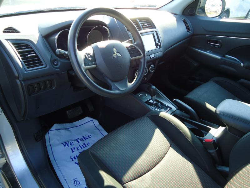 2019 MITSUBISHI OUTLANDER ES photo