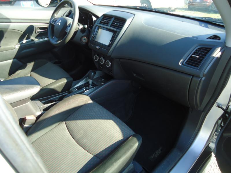 2019 MITSUBISHI OUTLANDER ES photo