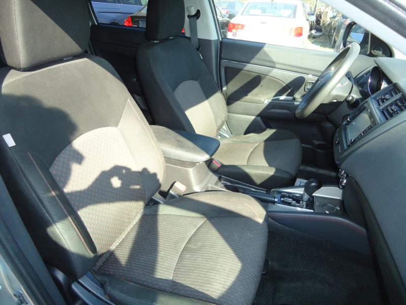 2019 MITSUBISHI OUTLANDER ES photo